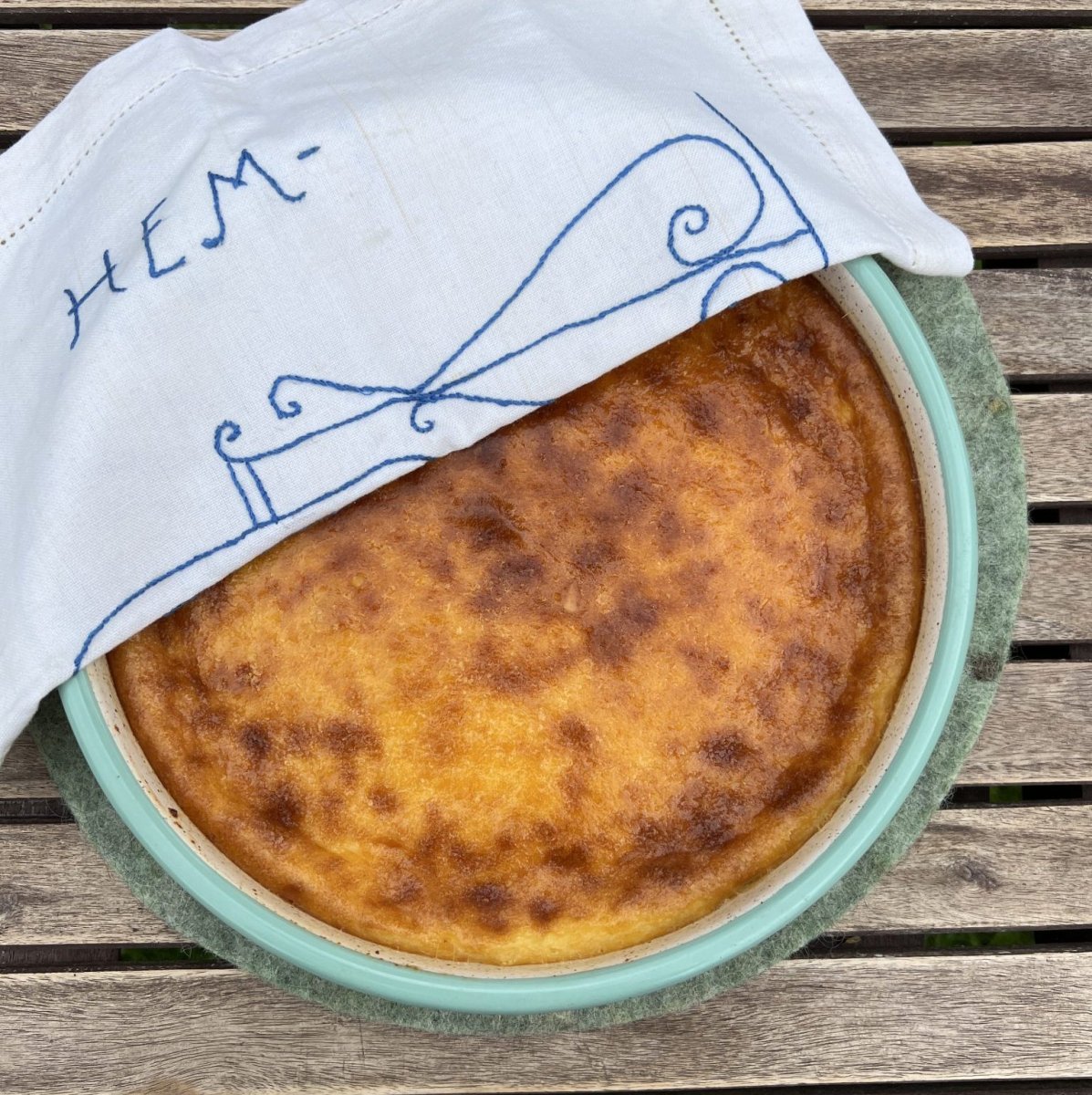 Form i emalj till oskaka, cremefärgad - Bild 3